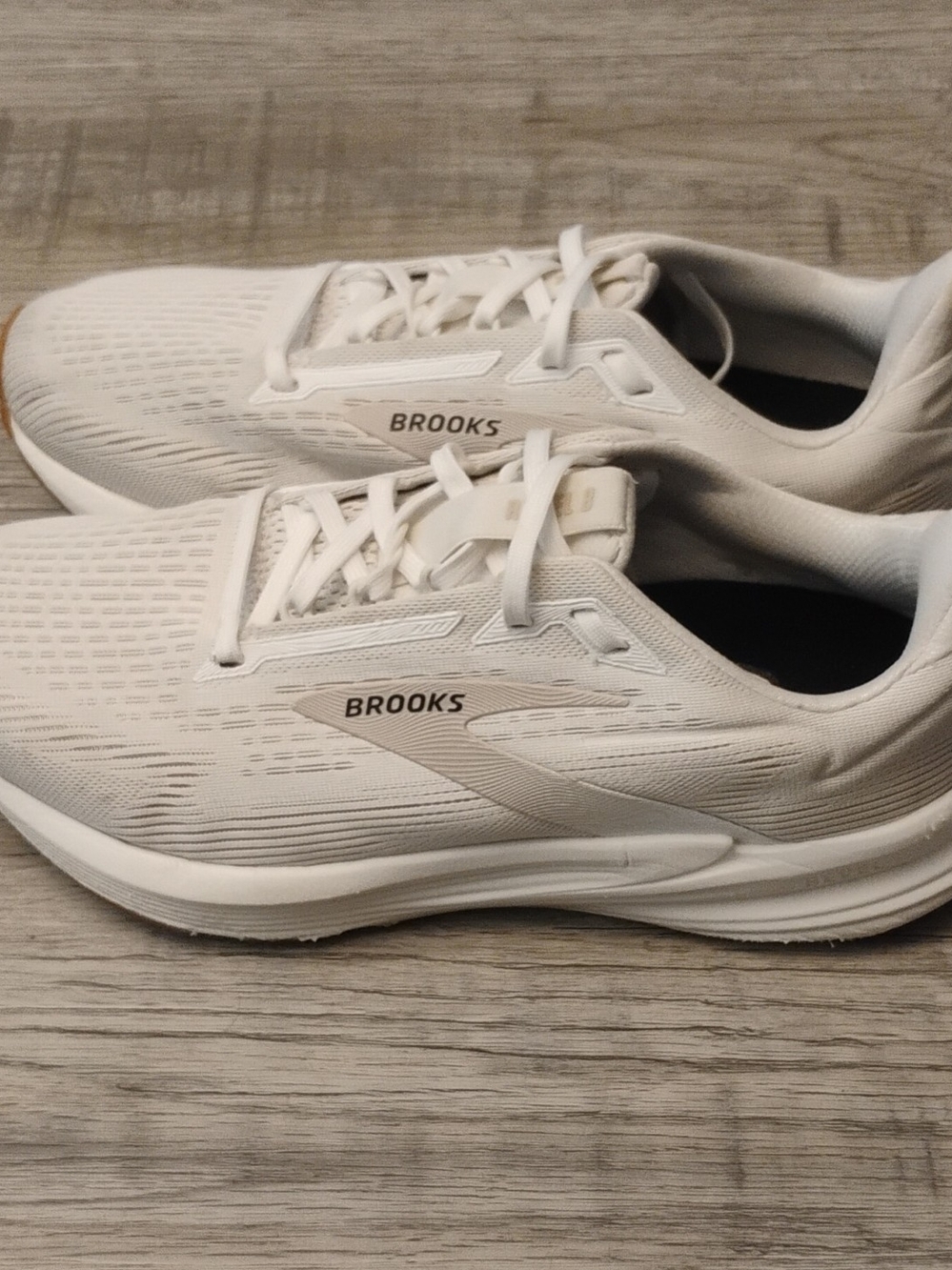 Brooks Revel 8 White Running Shoes - Lightweight Performance Women's Size 8.5D - Picture 4 of 9